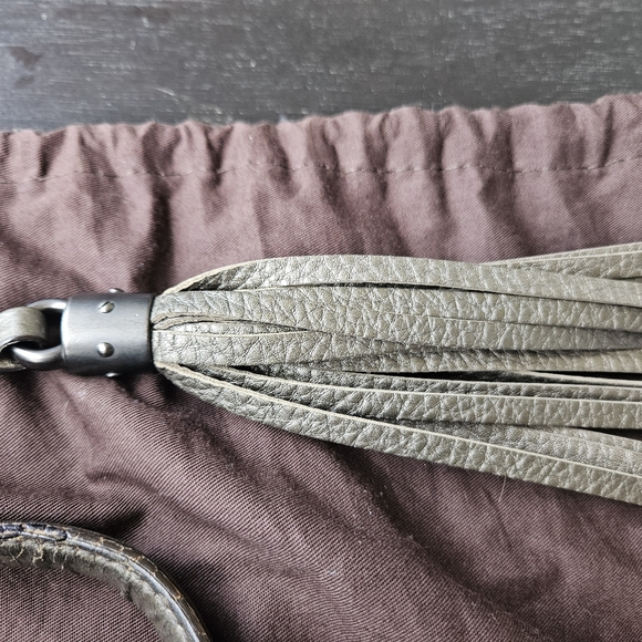 Authentic Gucci Pebbled Calfskin Medium Soho Shoulder Tote - Picture 4 of 16